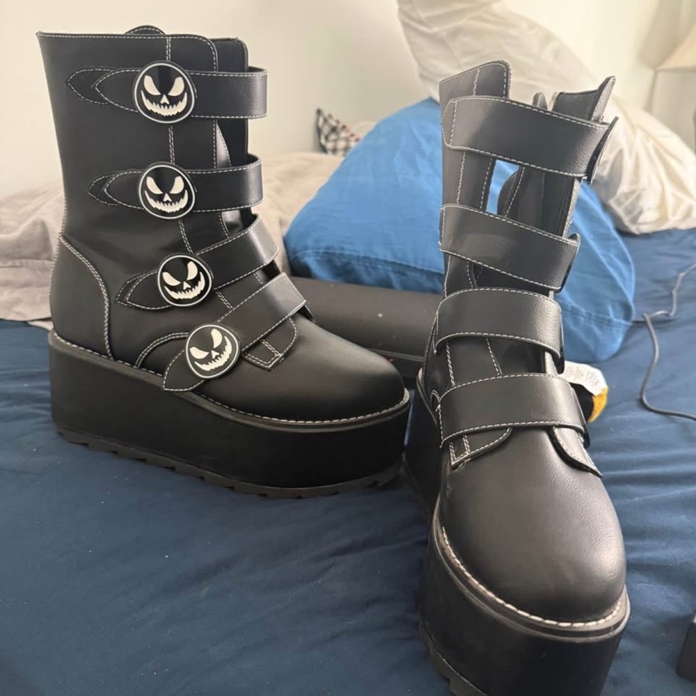 YRU Black Platform Boots Demonias